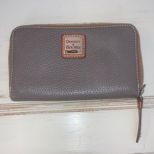 Dooney & Bourke wallet